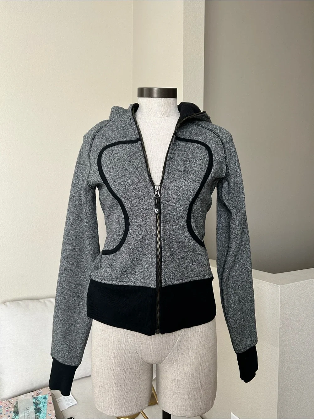 lululemon athletica scuba hoodie Size 4